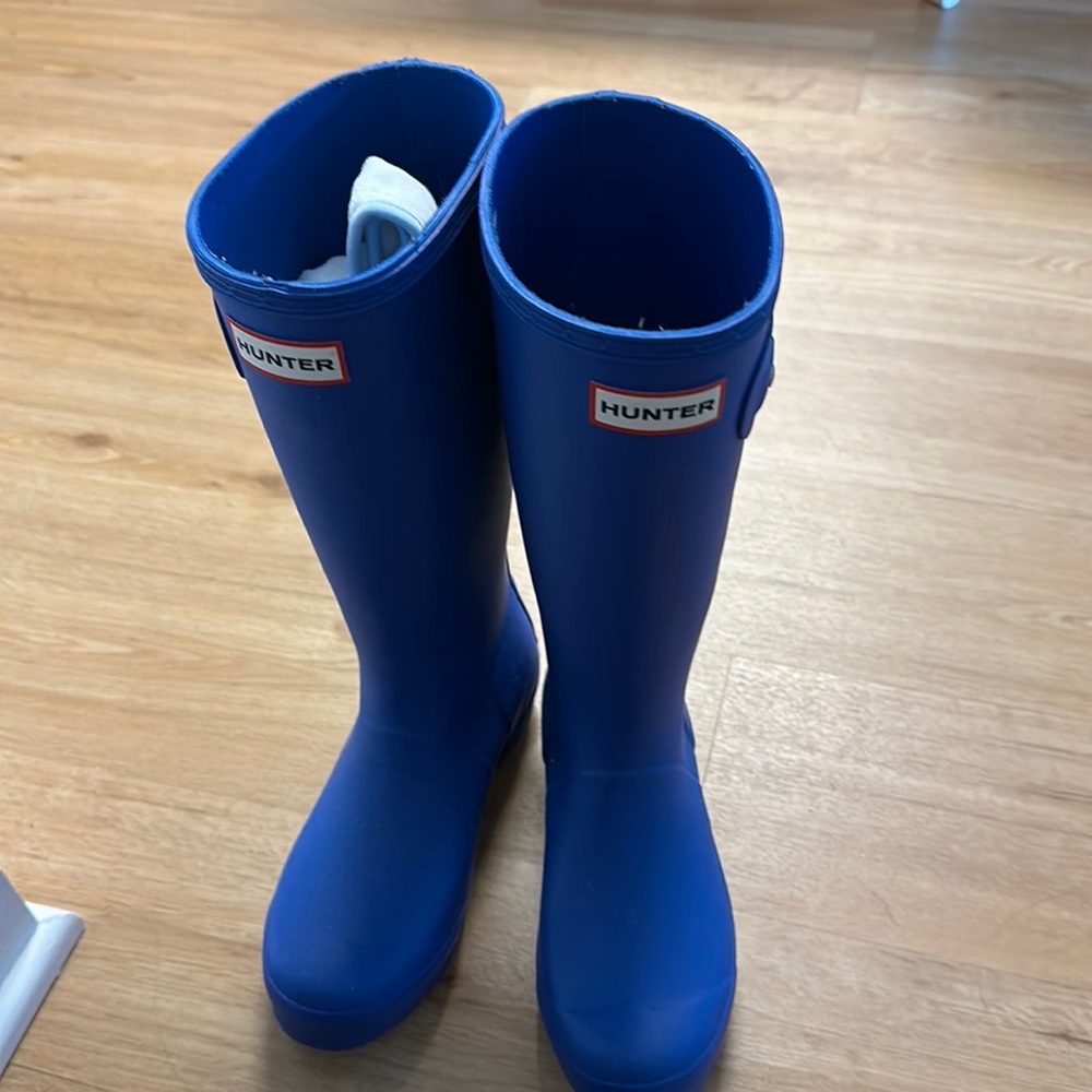 Very nice hunter rain boot for sale